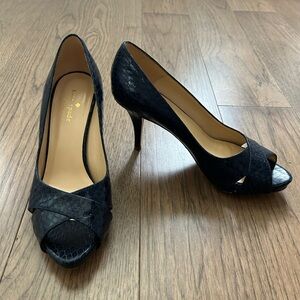 Kate Spade, beautiful pump shoes.